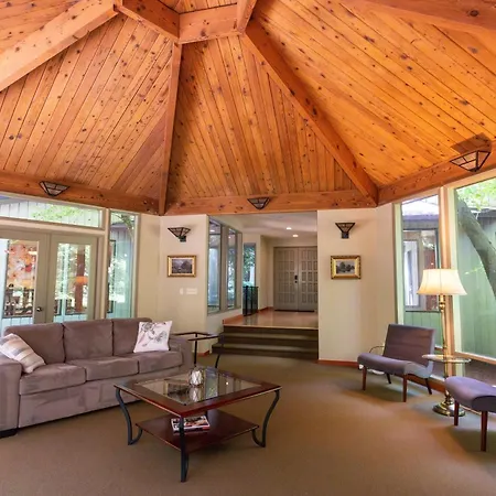 Bridle Trails Treehouse Villa
